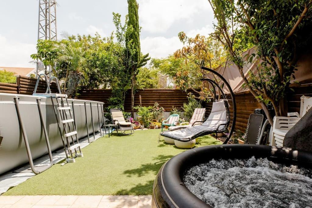 Appartamento Charming Unit With Pool And Great Amenities Rishon Leziyyon Esterno foto