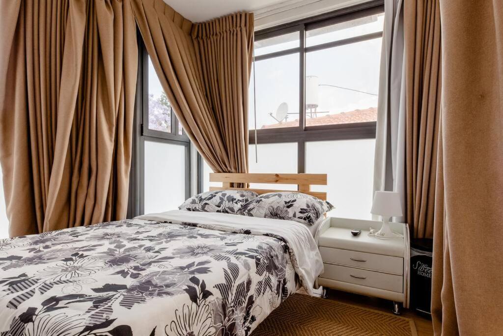 Appartamento Charming Unit With Pool And Great Amenities Rishon Leziyyon Esterno foto