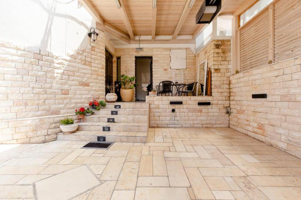 Appartamento Charming Unit With Pool And Great Amenities Rishon Leziyyon Esterno foto