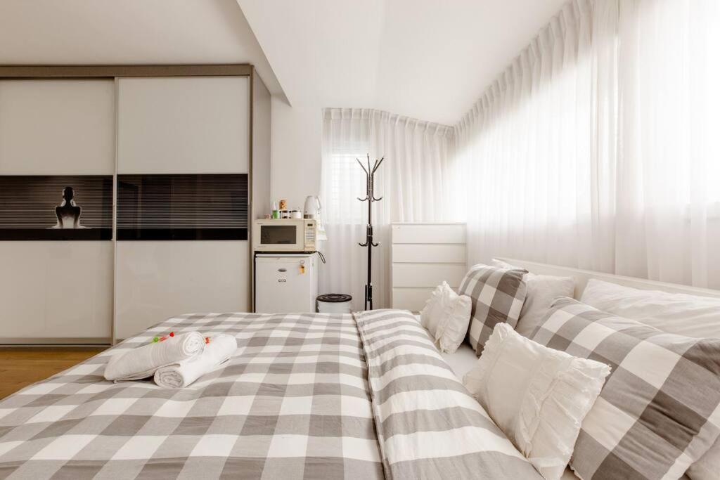 Appartamento Charming Unit With Pool And Great Amenities Rishon Leziyyon Esterno foto