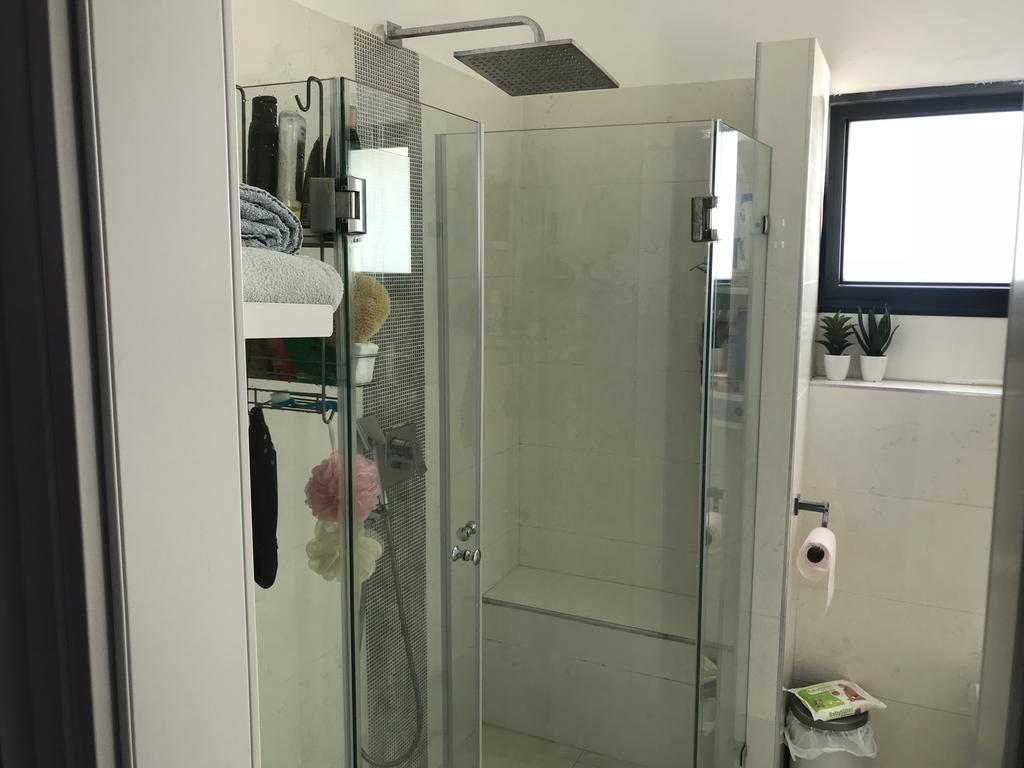 Appartamento Charming Unit With Pool And Great Amenities Rishon Leziyyon Esterno foto