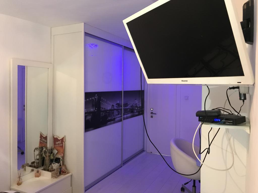 Appartamento Charming Unit With Pool And Great Amenities Rishon Leziyyon Esterno foto