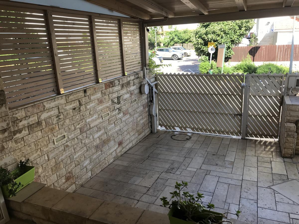 Appartamento Charming Unit With Pool And Great Amenities Rishon Leziyyon Esterno foto