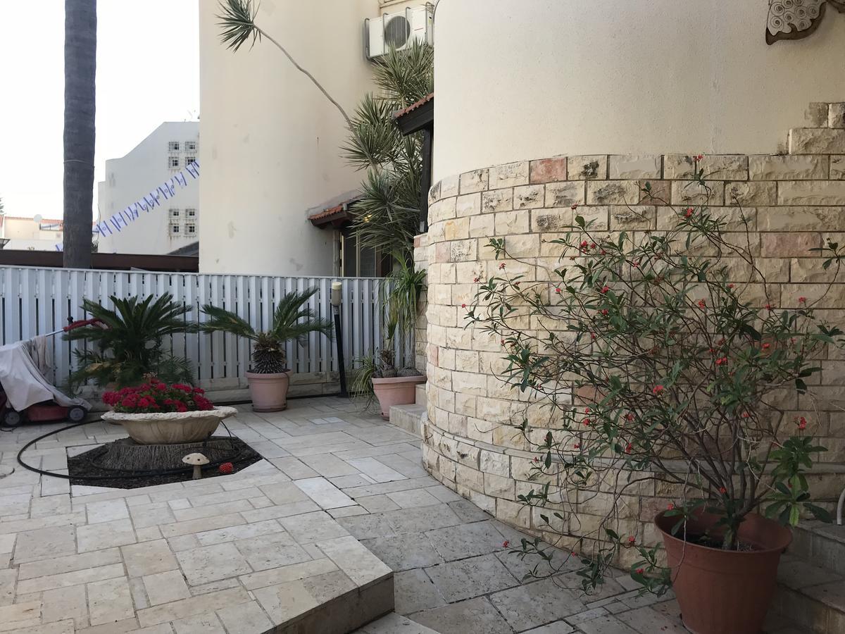 Appartamento Charming Unit With Pool And Great Amenities Rishon Leziyyon Esterno foto