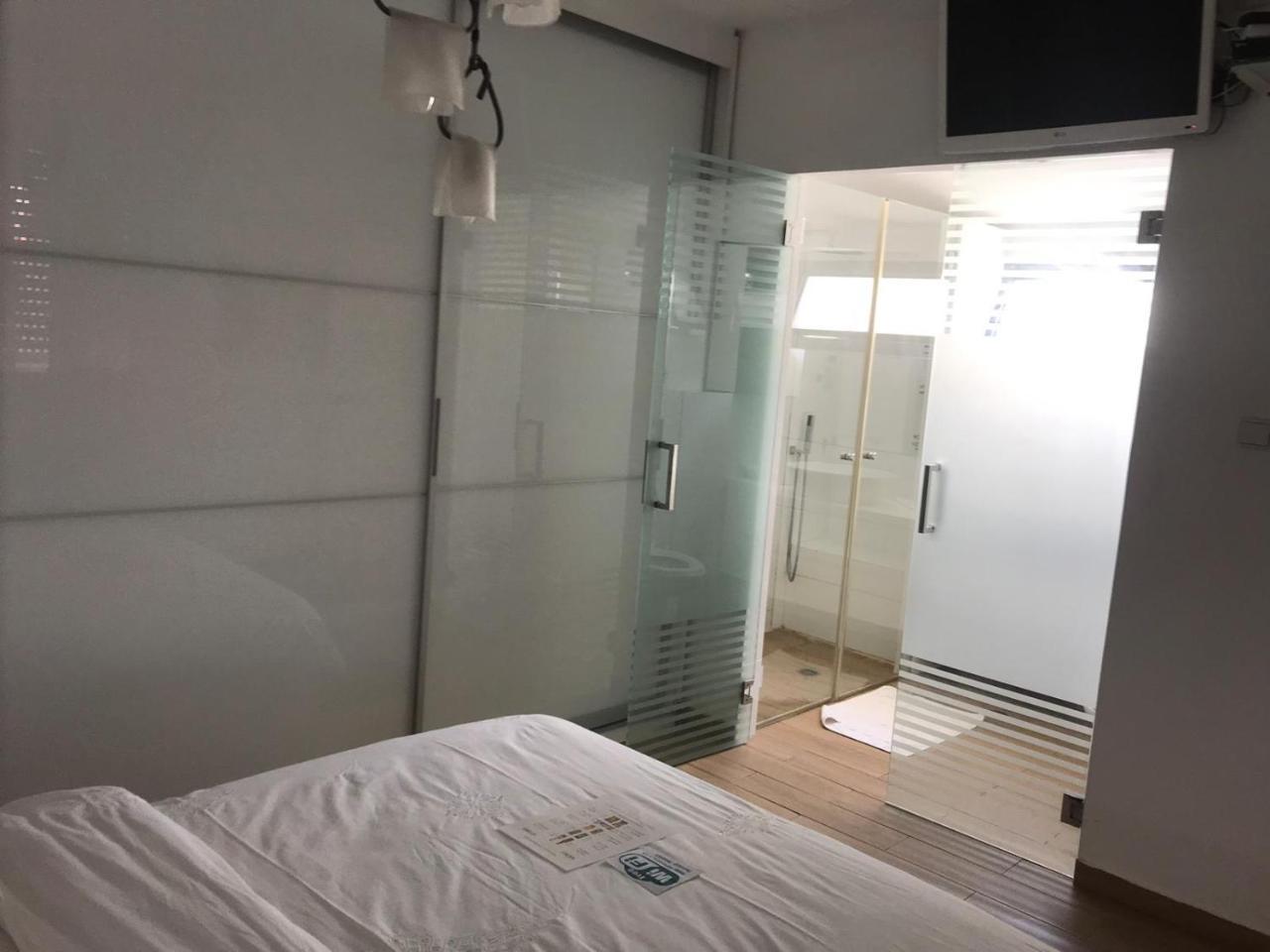 Appartamento Charming Unit With Pool And Great Amenities Rishon Leziyyon Esterno foto