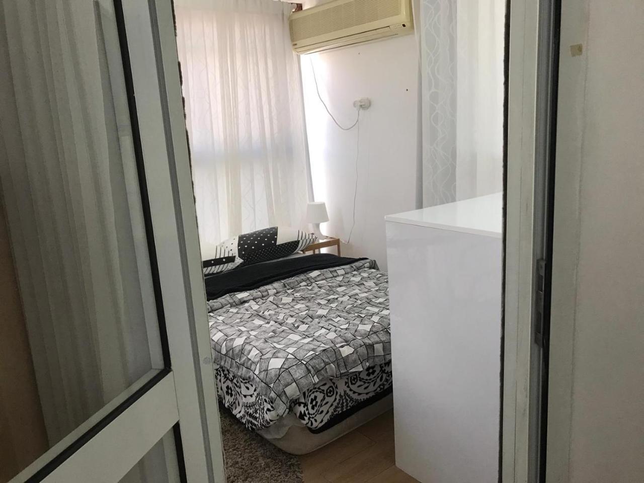Appartamento Charming Unit With Pool And Great Amenities Rishon Leziyyon Esterno foto