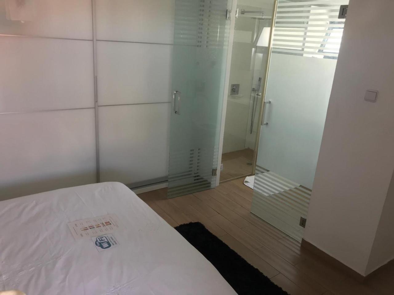 Appartamento Charming Unit With Pool And Great Amenities Rishon Leziyyon Esterno foto