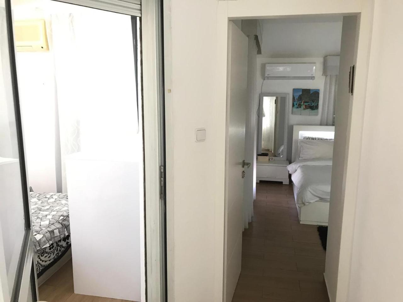 Appartamento Charming Unit With Pool And Great Amenities Rishon Leziyyon Esterno foto