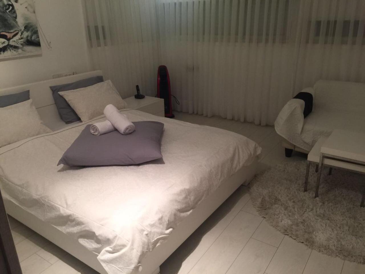 Appartamento Charming Unit With Pool And Great Amenities Rishon Leziyyon Esterno foto