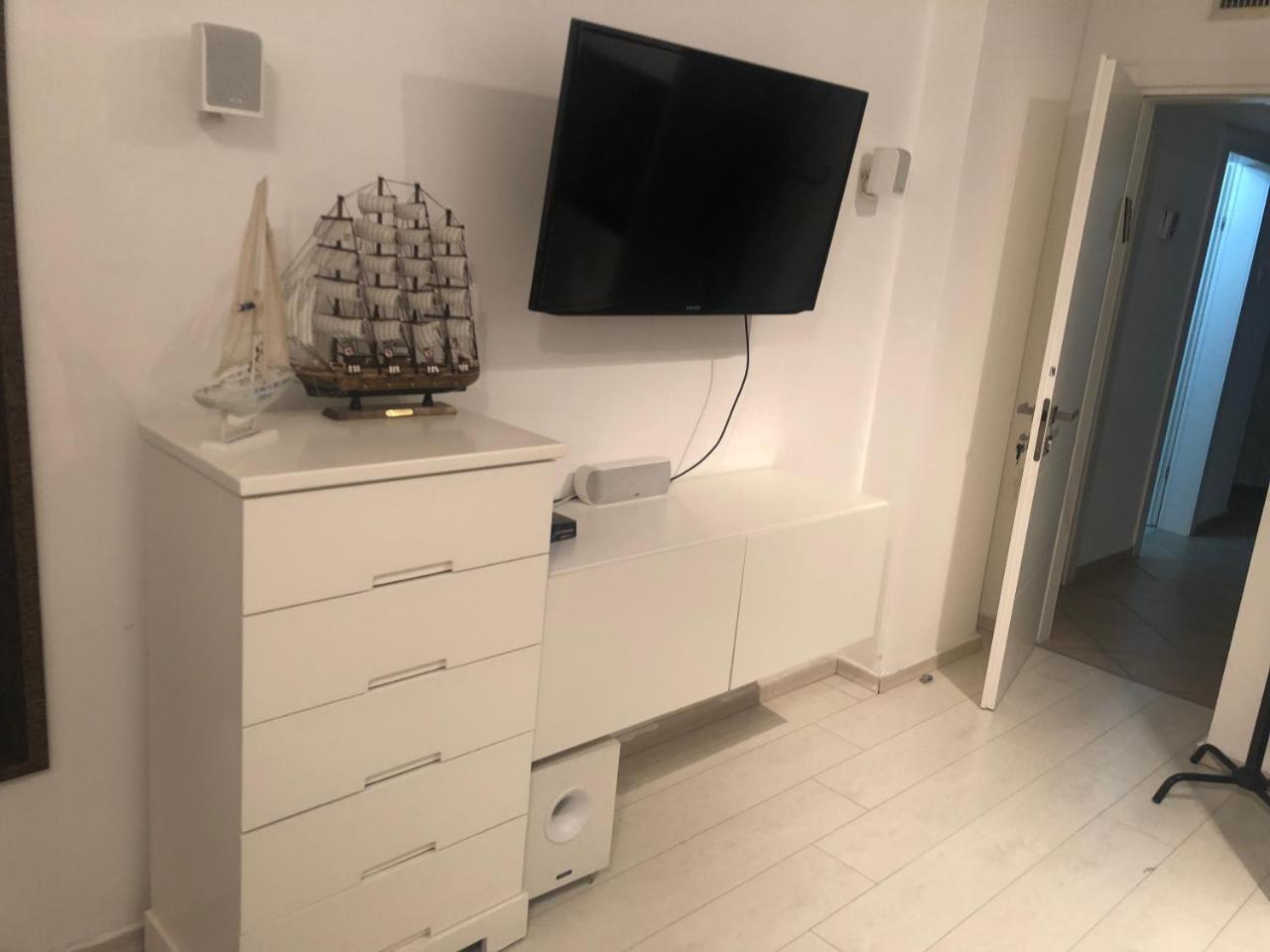 Appartamento Charming Unit With Pool And Great Amenities Rishon Leziyyon Esterno foto