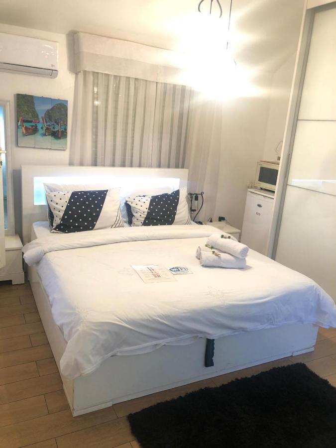 Appartamento Charming Unit With Pool And Great Amenities Rishon Leziyyon Esterno foto