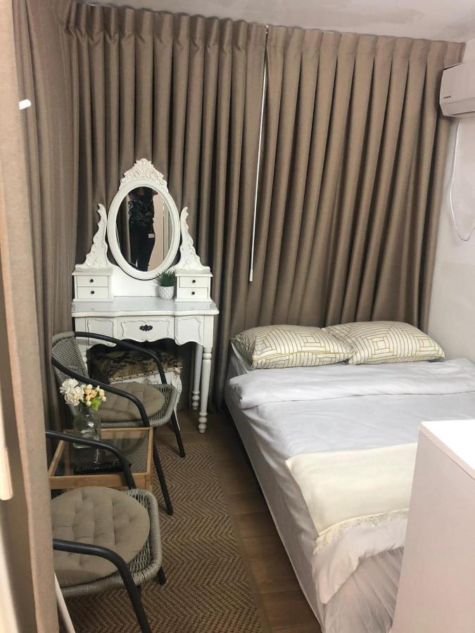 Appartamento Charming Unit With Pool And Great Amenities Rishon Leziyyon Esterno foto