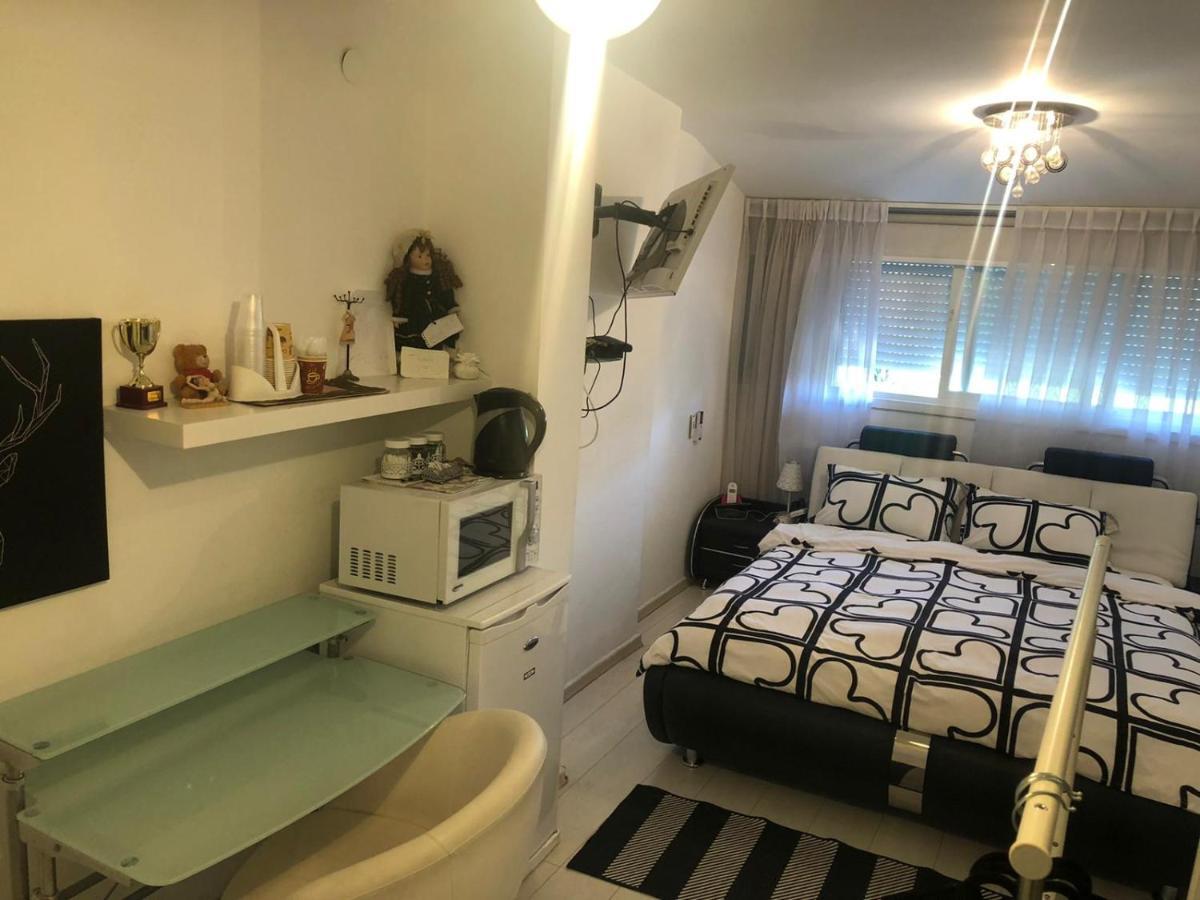 Appartamento Charming Unit With Pool And Great Amenities Rishon Leziyyon Esterno foto