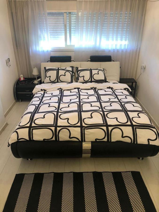 Appartamento Charming Unit With Pool And Great Amenities Rishon Leziyyon Esterno foto
