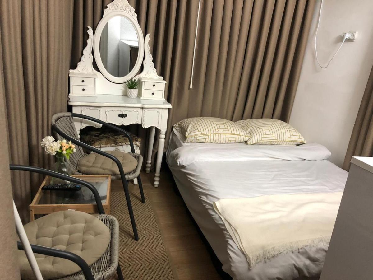 Appartamento Charming Unit With Pool And Great Amenities Rishon Leziyyon Esterno foto