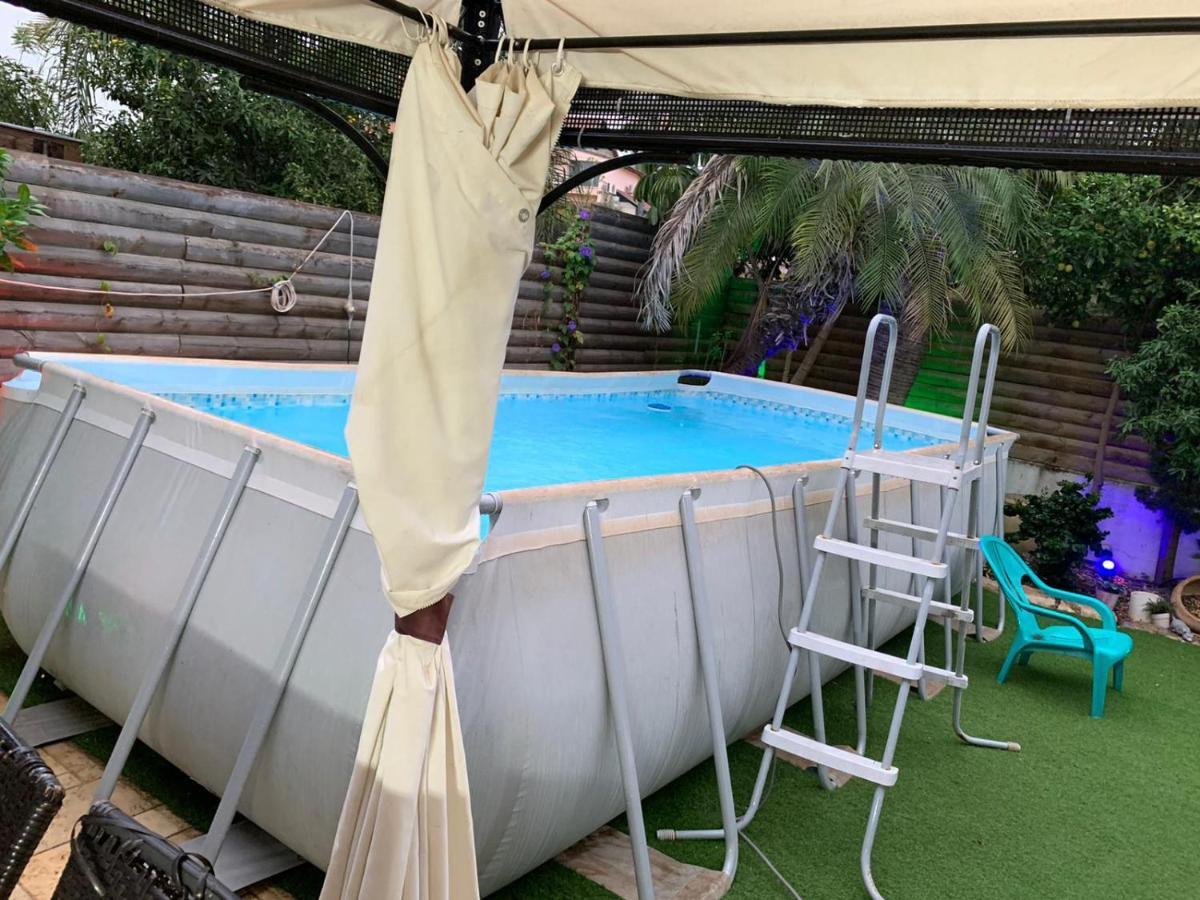 Appartamento Charming Unit With Pool And Great Amenities Rishon Leziyyon Esterno foto