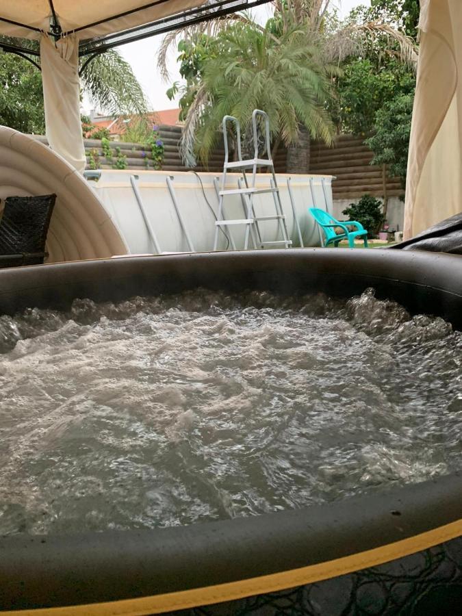 Appartamento Charming Unit With Pool And Great Amenities Rishon Leziyyon Esterno foto